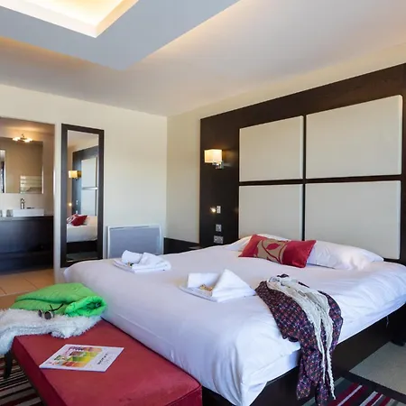 Club Mmv Les 2 Domaines * لا بلاني